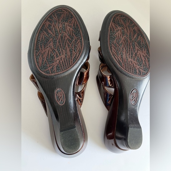 Sofft Women’s Brown Patent Leather Open Back Sandals, Kitten Wedge, 8M. - Picture 5 of 9